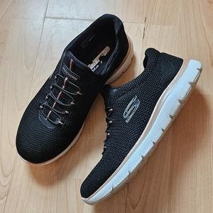 Skechers Women's Summits Slip-in Sneakers Size 7.5